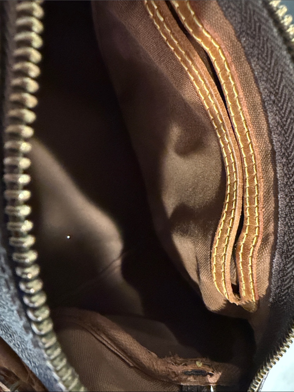 Louis Vuitton Monogram Canvas Speedy 25 Satchel in Brown and Tan - Picture 9 of 10